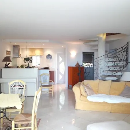Maison De 2 Chambres A Avec Magnifique Vue Sur La Mer Piscine Partagee Jardin Clos * カシ